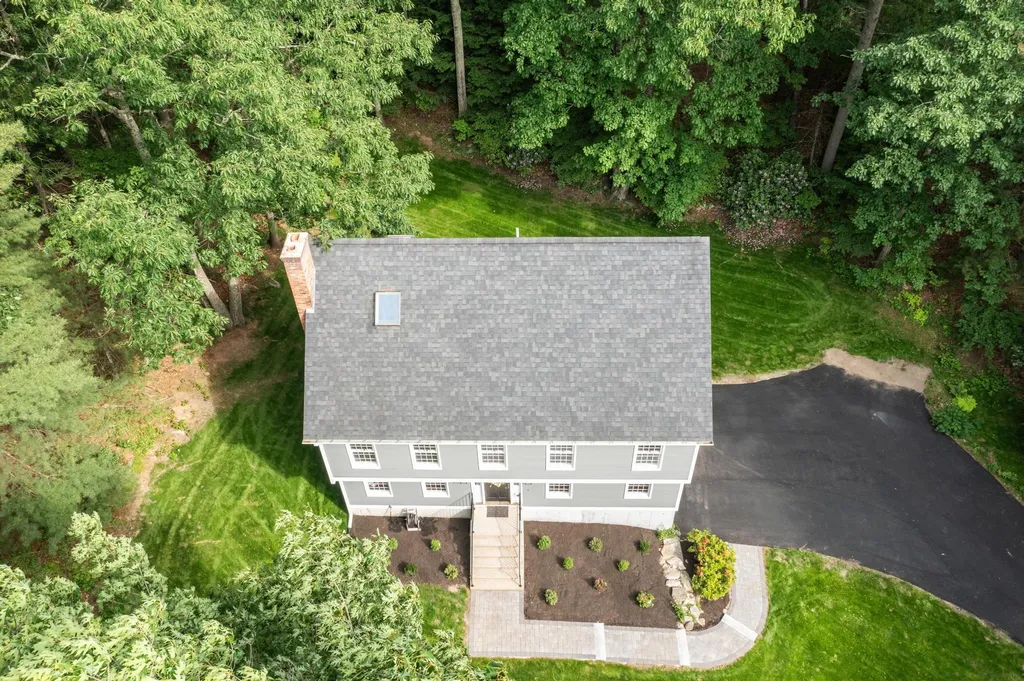 6 Finch Circle Londonderry NH 03053