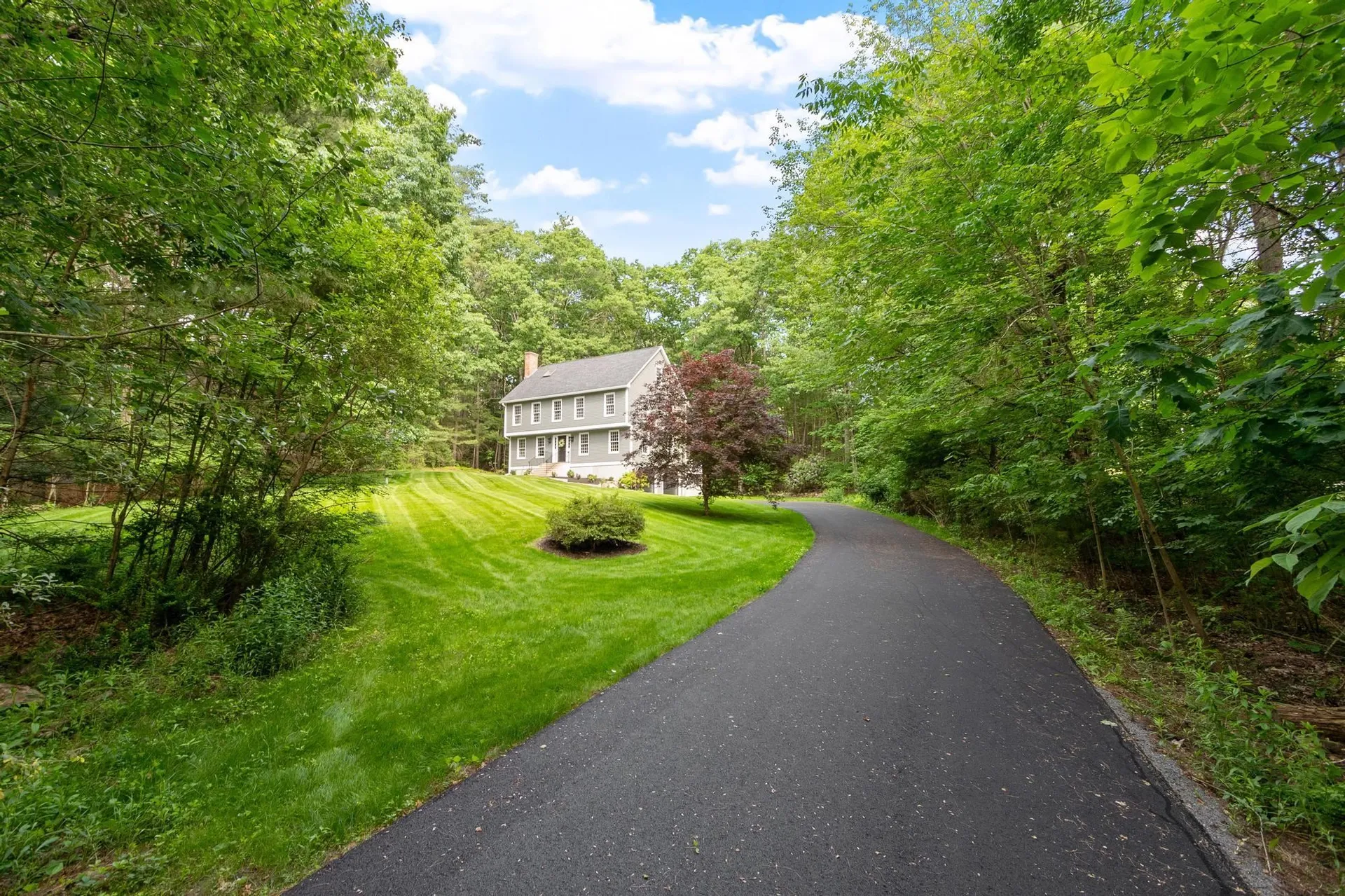 6 Finch Circle Londonderry NH 03053