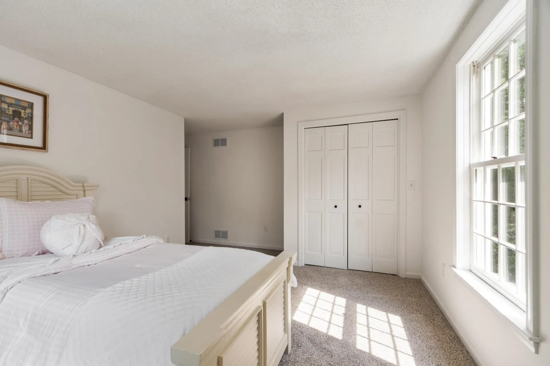 6 Finch Circle Londonderry NH 03053