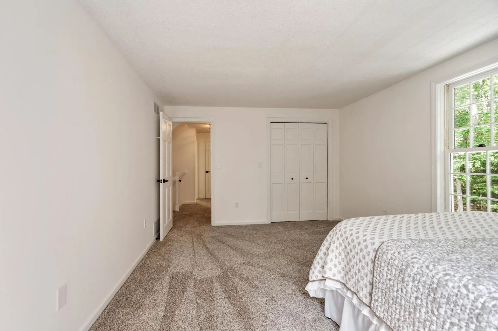 6 Finch Circle Londonderry NH 03053