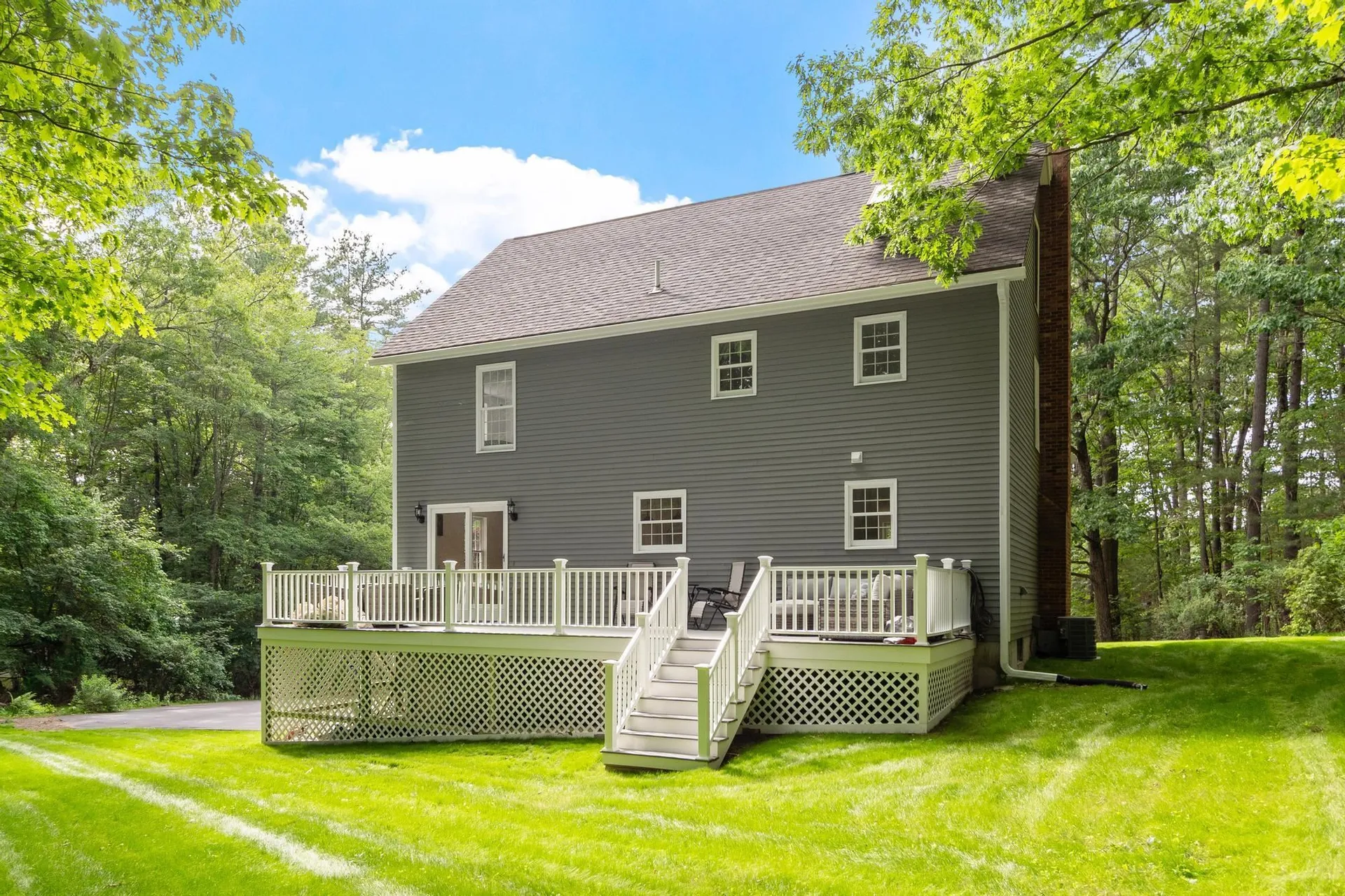 6 Finch Circle Londonderry NH 03053