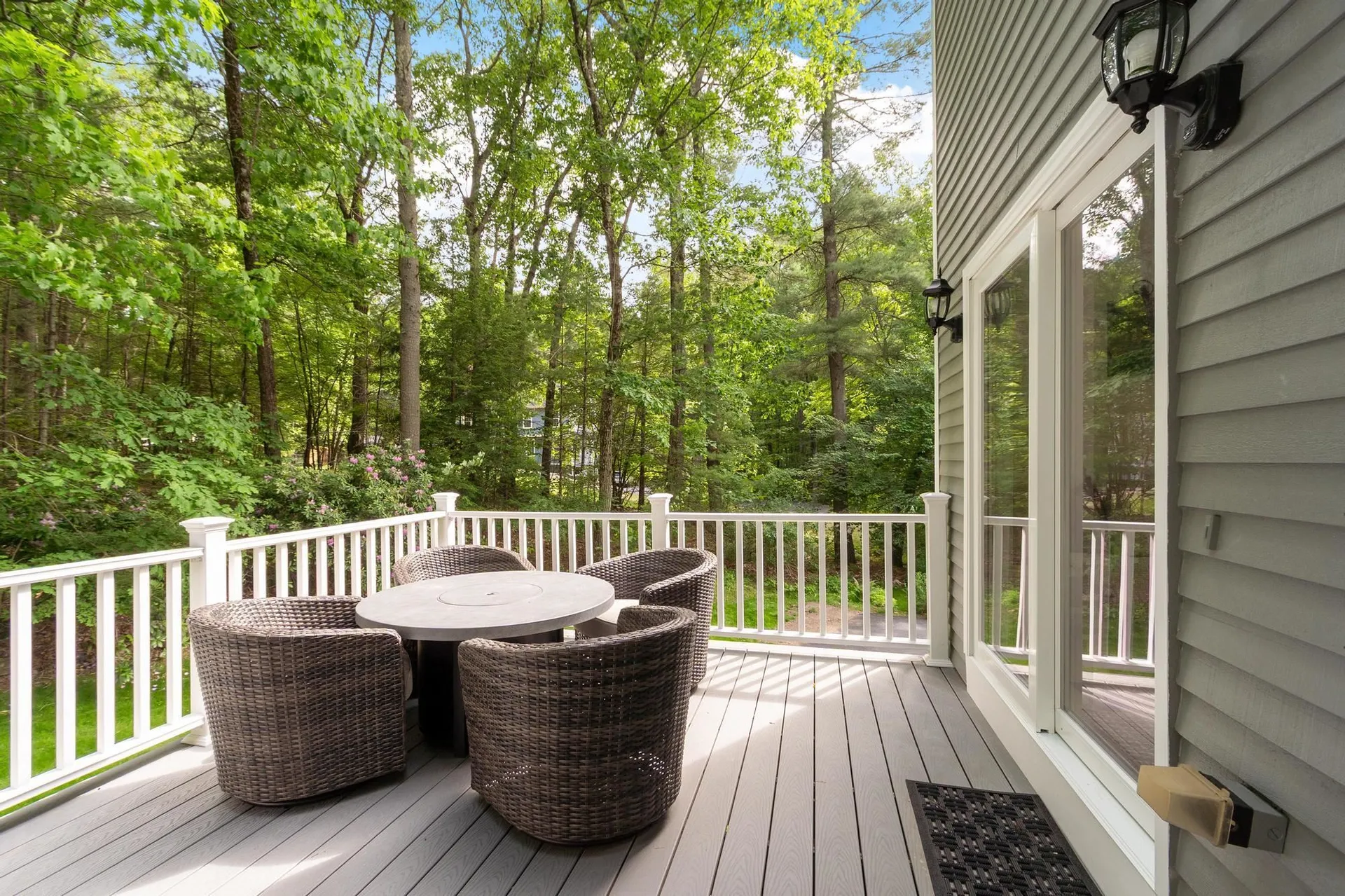6 Finch Circle Londonderry NH 03053