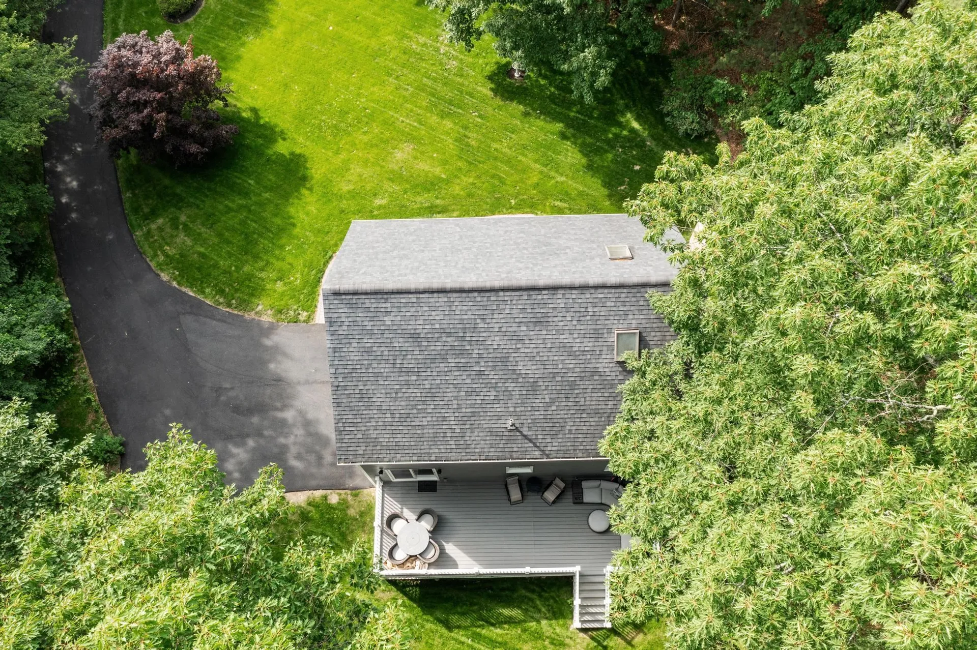 6 Finch Circle Londonderry NH 03053