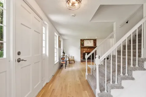 6 Finch Circle Londonderry NH 03053