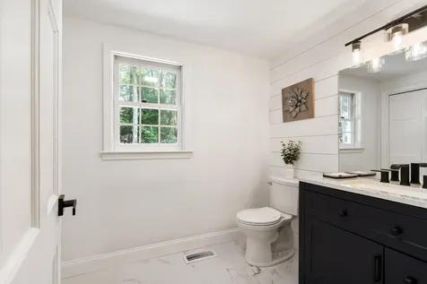 6 Finch Circle Londonderry NH 03053