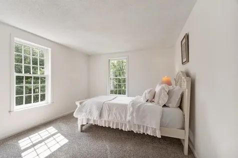 6 Finch Circle Londonderry NH 03053