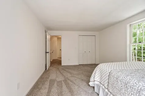 6 Finch Circle Londonderry NH 03053