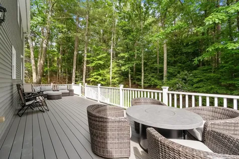 6 Finch Circle Londonderry NH 03053