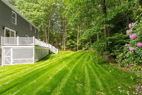 6 Finch Circle Londonderry NH 03053