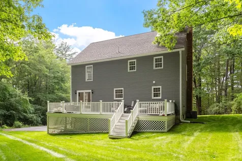 6 Finch Circle Londonderry NH 03053