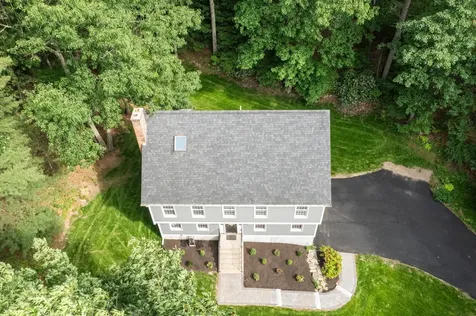 6 Finch Circle Londonderry NH 03053