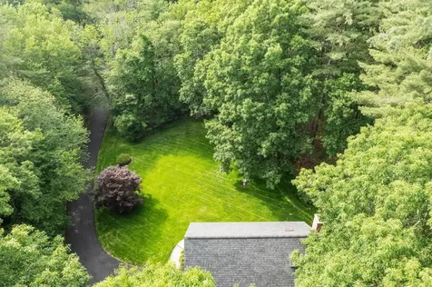 6 Finch Circle Londonderry NH 03053