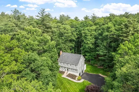 6 Finch Circle Londonderry NH 03053