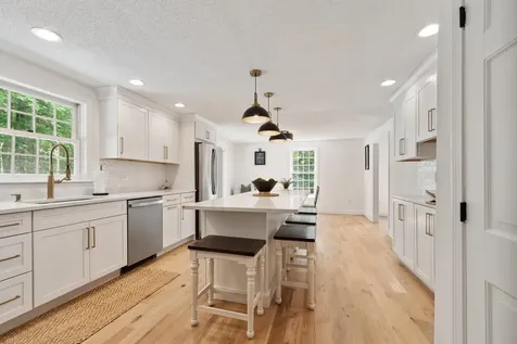 6 Finch Circle Londonderry NH 03053