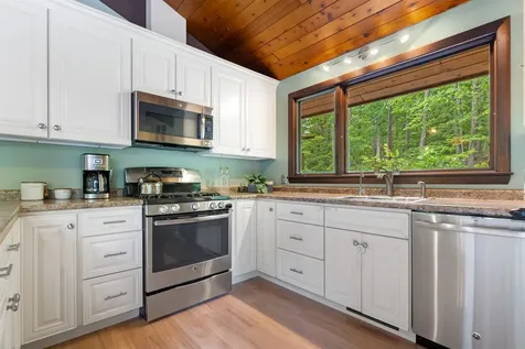 38 Pinecrest Drive Bedford NH 03110