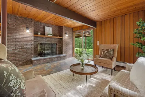 38 Pinecrest Drive Bedford NH 03110