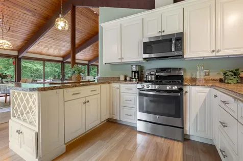 38 Pinecrest Drive Bedford NH 03110