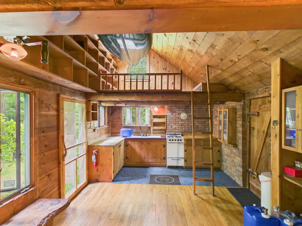 699 Kinsman Road Grafton NH 03240
