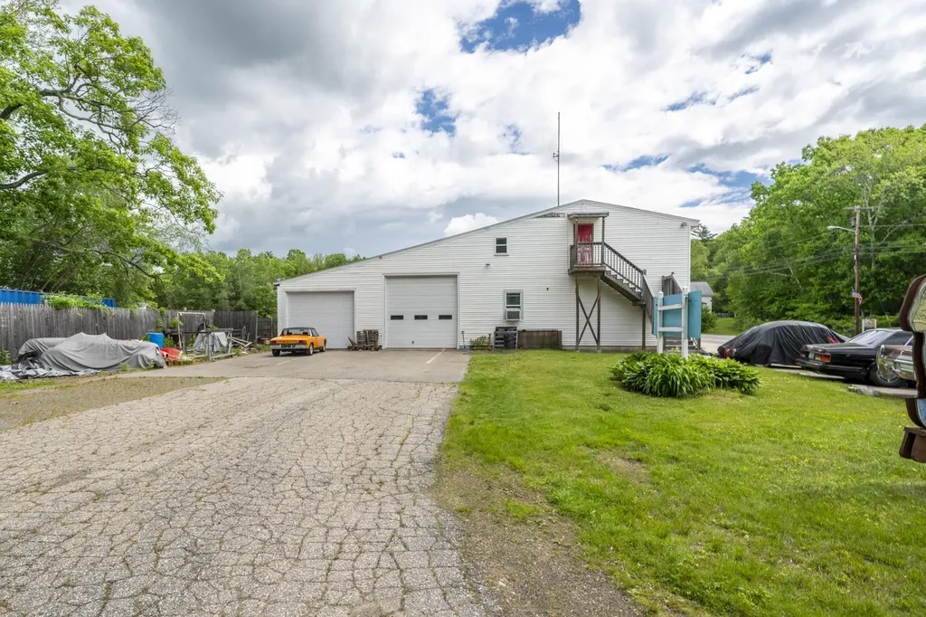 35 S Main Street Newton NH 03858