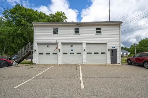 35 S Main Street Newton NH 03858