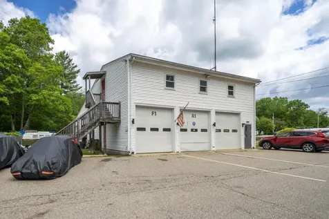 35 S Main Street Newton NH 03858