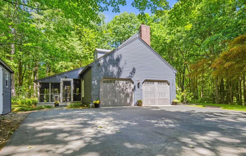 11 Nathan Lord Road Amherst NH 03031