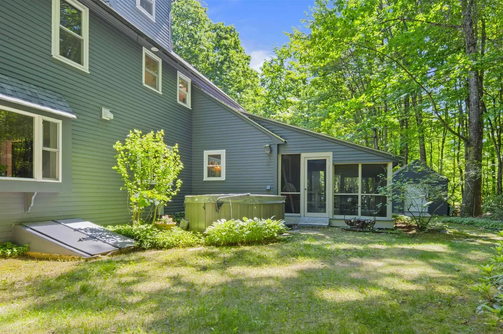 11 Nathan Lord Road Amherst NH 03031