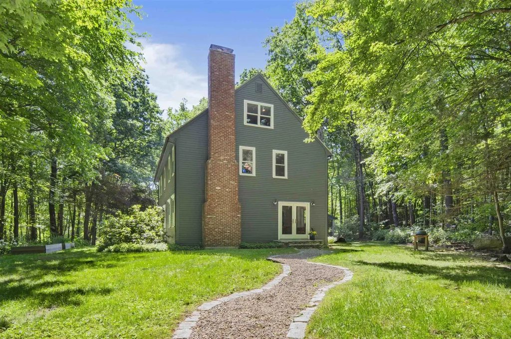 11 Nathan Lord Road Amherst NH 03031