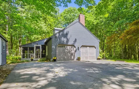 11 Nathan Lord Road Amherst NH 03031