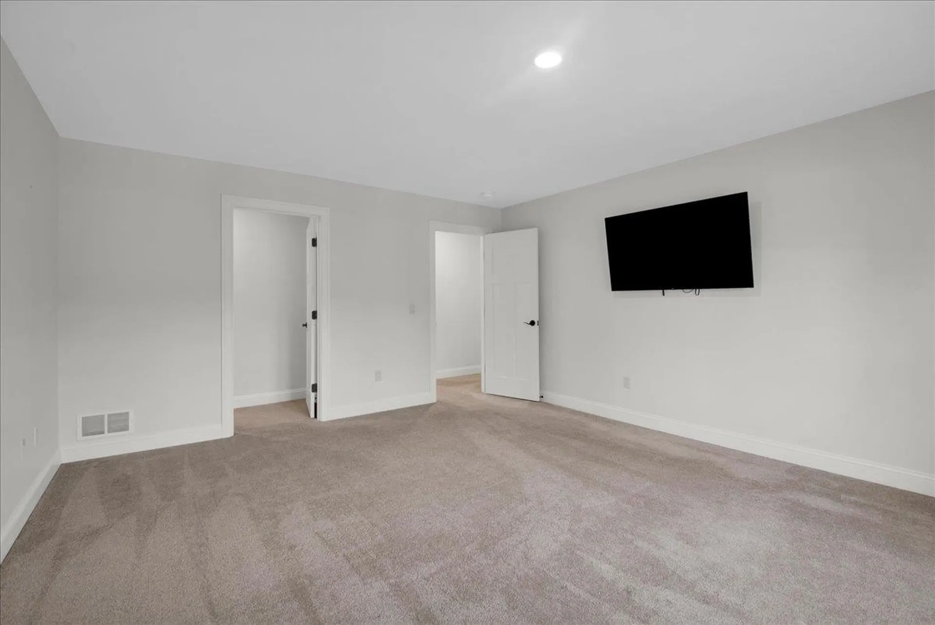 154 Chase Court Essex VT 05452