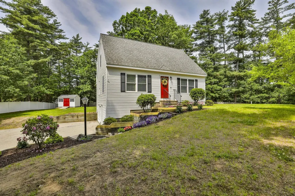 3 Evergreen Drive Hudson NH 03051