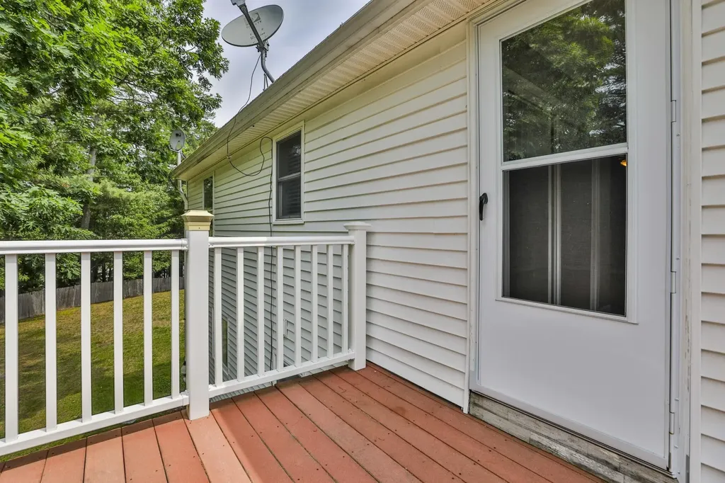 3 Evergreen Drive Hudson NH 03051