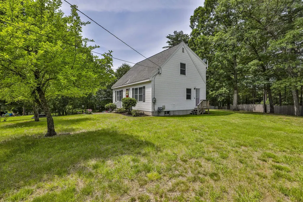 3 Evergreen Drive Hudson NH 03051