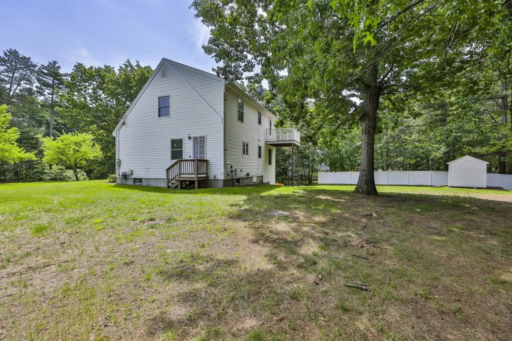 3 Evergreen Drive Hudson NH 03051
