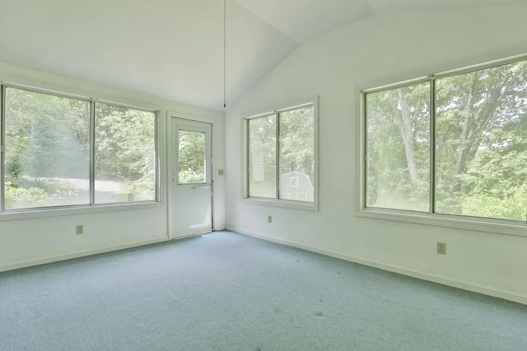 2 Hillside Drive Hudson NH 03051