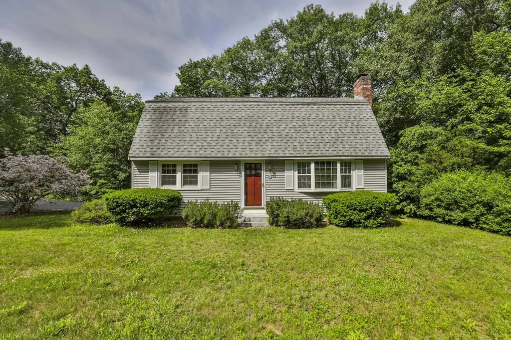 2 Hillside Drive Hudson NH 03051