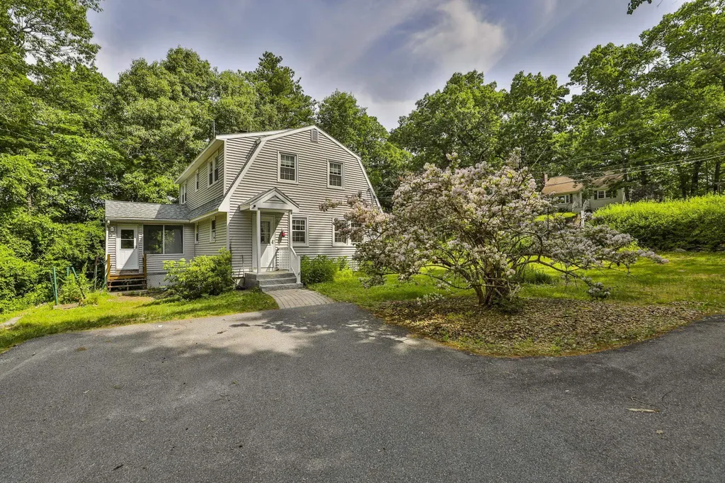2 Hillside Drive Hudson NH 03051