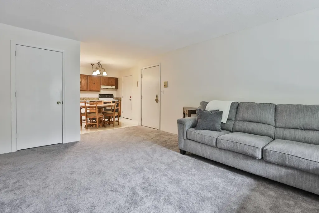 6 Autumn Leaf Drive Nashua NH 03060