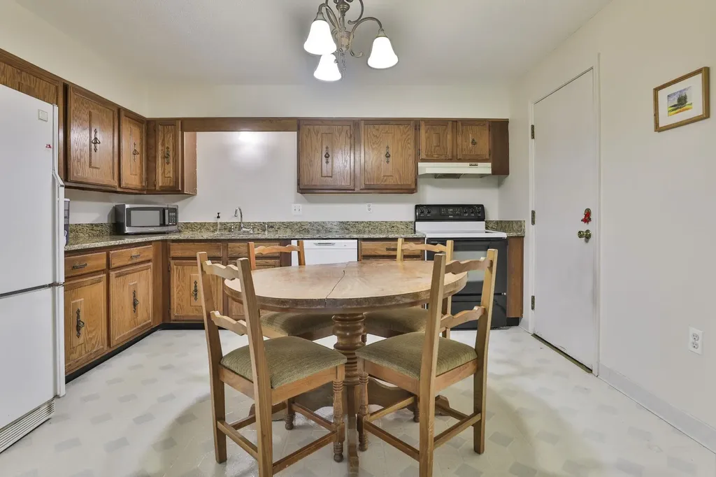 6 Autumn Leaf Drive Nashua NH 03060