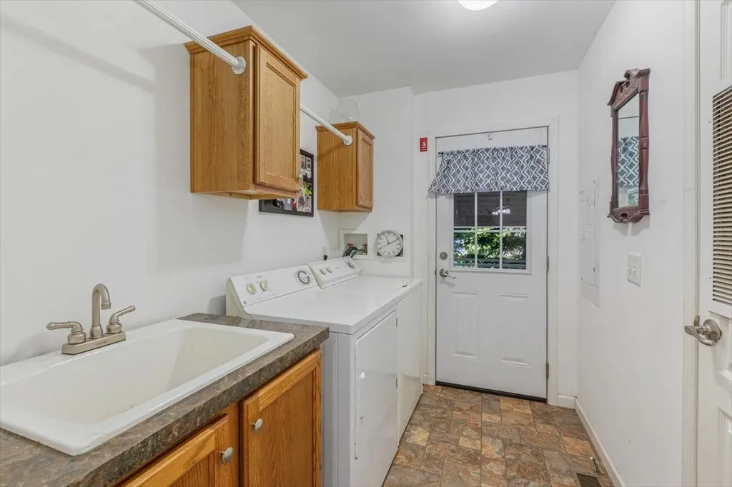 25 Ridgefield Drive Nashua NH 03062