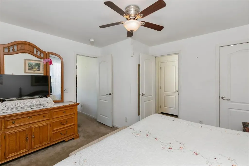 25 Ridgefield Drive Nashua NH 03062