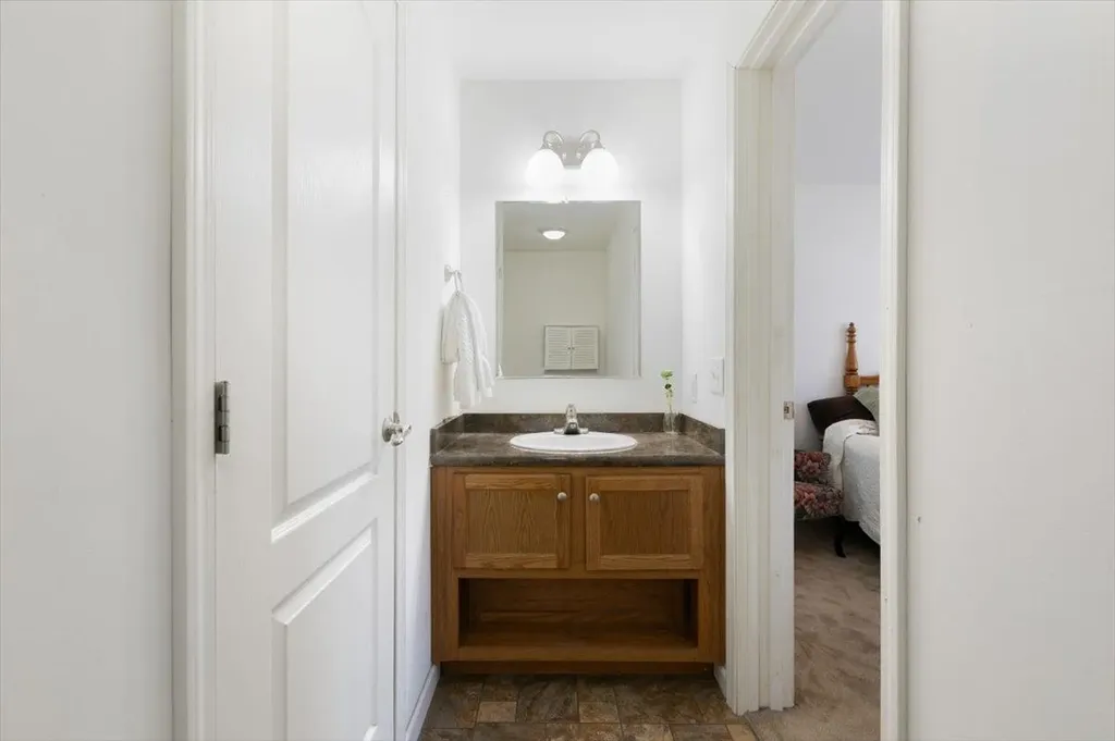 25 Ridgefield Drive Nashua NH 03062