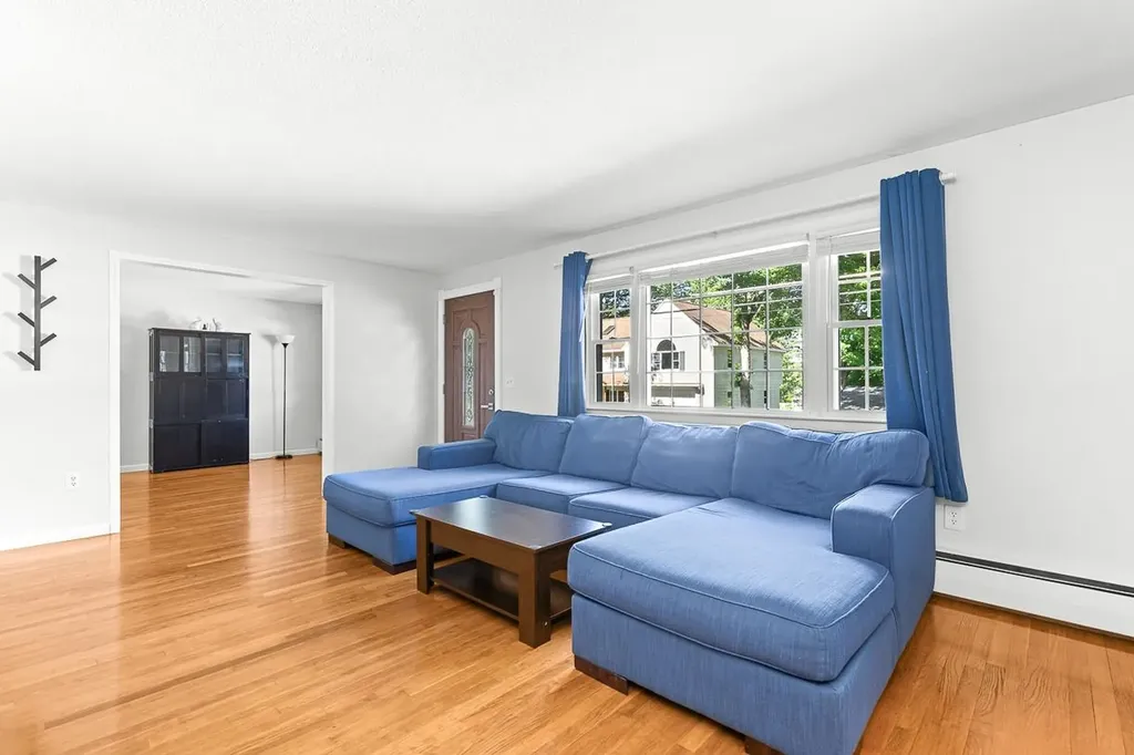 10 Oakdale Avenue Nashua NH 03062