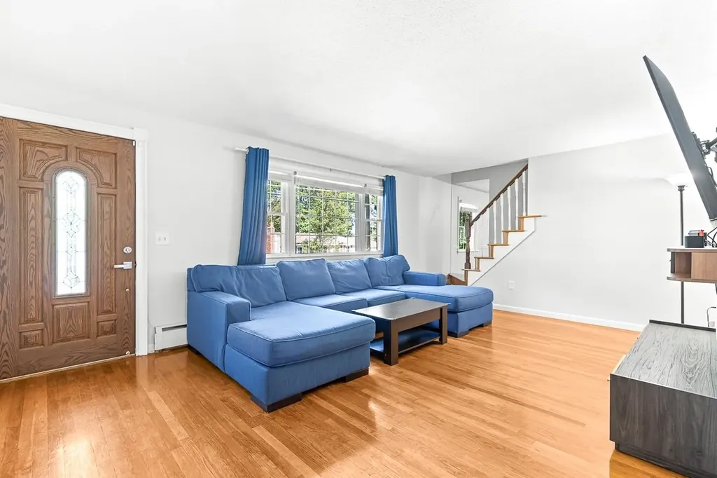 10 Oakdale Avenue Nashua NH 03062