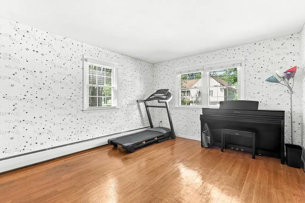 10 Oakdale Avenue Nashua NH 03062