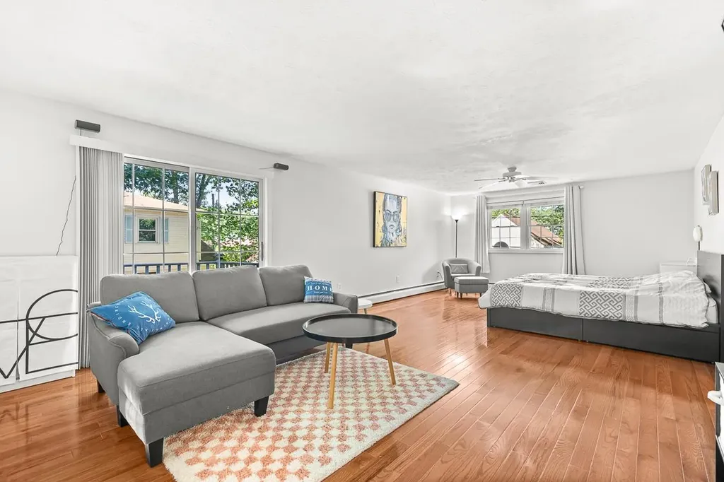 10 Oakdale Avenue Nashua NH 03062