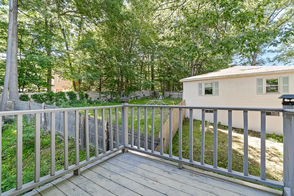 10 Oakdale Avenue Nashua NH 03062