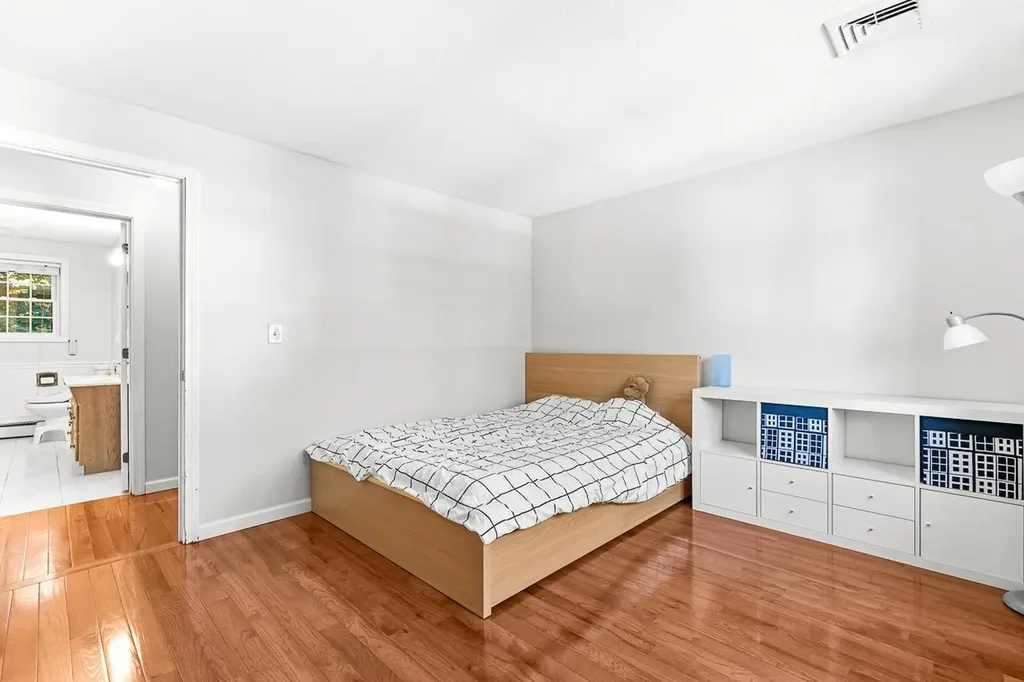 10 Oakdale Avenue Nashua NH 03062