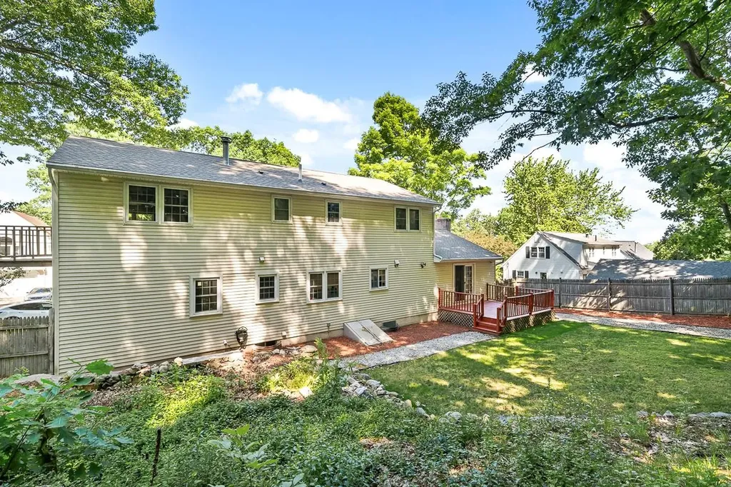 10 Oakdale Avenue Nashua NH 03062