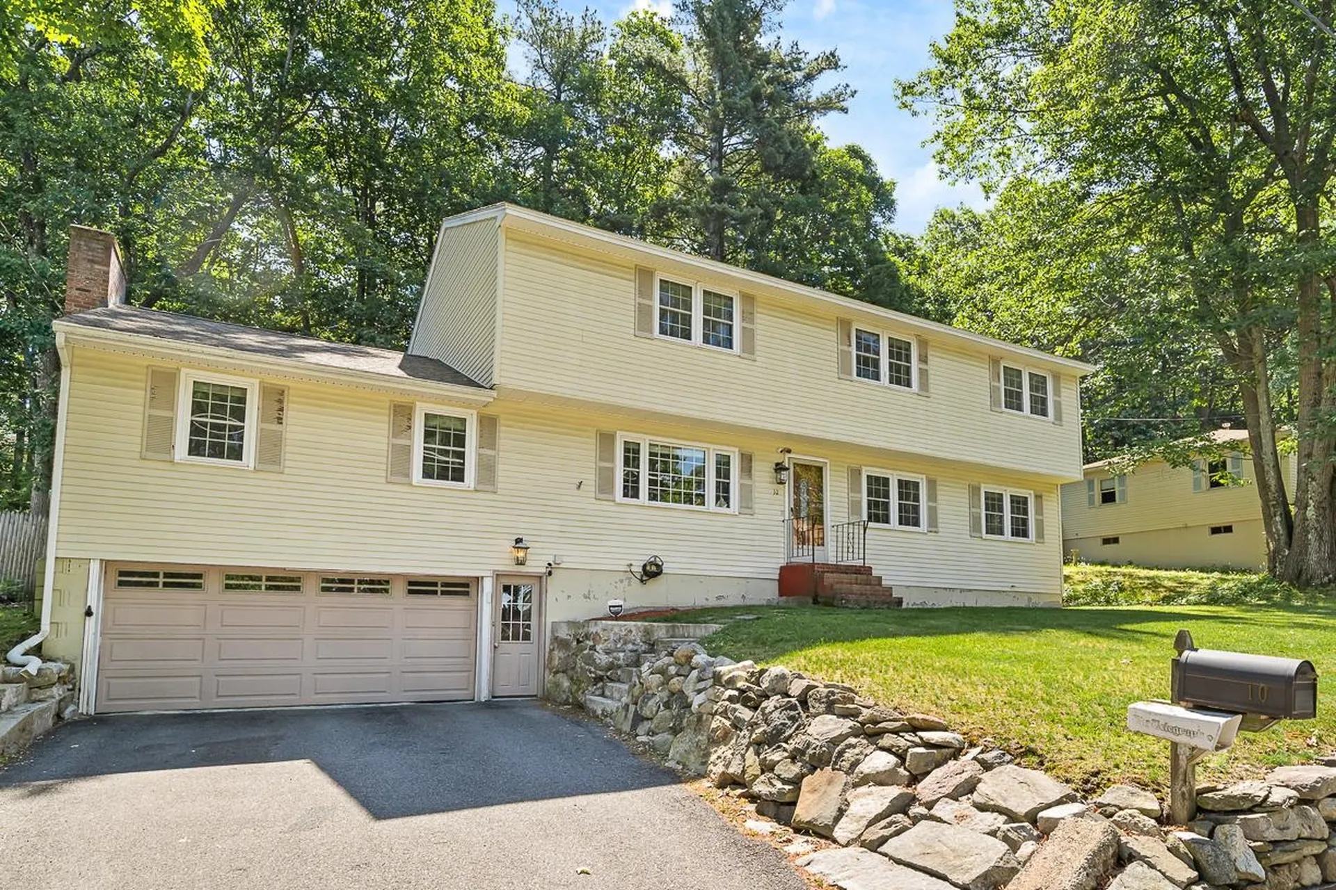 10 Oakdale Avenue Nashua NH 03062